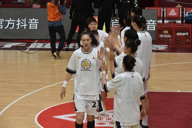 CCTV6 VIP影院 搜索 电影 星闻 独家 更多 专题 图片 视频 滚动 首页 新闻 大片 影库 CCTV6 VIP影院 客户端 电影网>新闻>原创深度策划 “光影绽放中国行・跟着电影做公益——走进呼伦贝尔” 启动仪式即将举行！